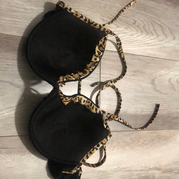 BATHING SUIT TOPS!! - Picture 8 of 8